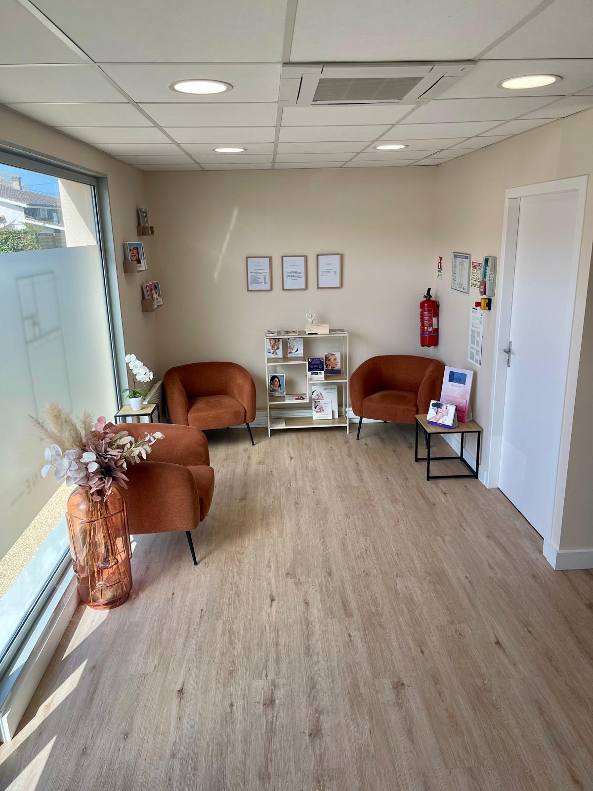 Salle d'attente du Cabinet Épione — espace chaleureux et apaisant